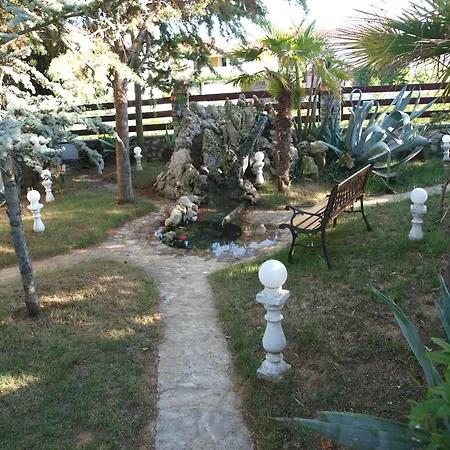 Appartamento Dalibor Wellness, 2 Jacuzzies, Sauna, Parking, Grill, Observatory, Mediterranean Garden Nin