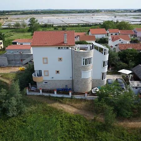 Apartament And Dalibor Nin