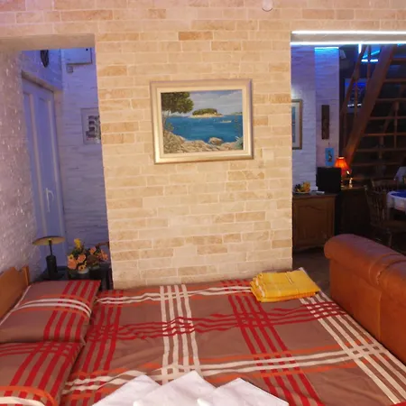 Dalibor Wellness, 2 Jacuzzies, Sauna, Parking, Grill, Observatory, Mediterranean Garden