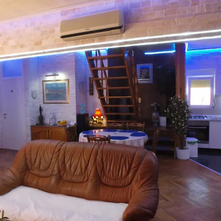 Dalibor Wellness, 2 Jacuzzies, Sauna, Parking, Grill, Observatory, Mediterranean Garden *