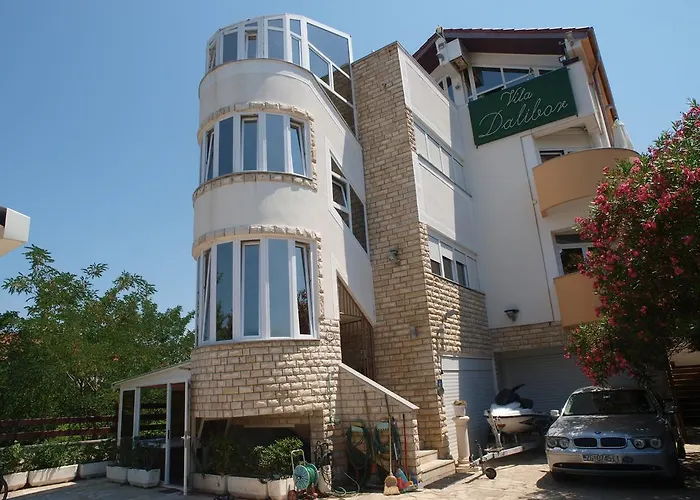 And Dalibor דירה