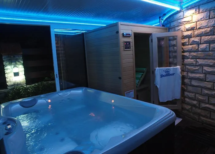 アパート And Dalibor *