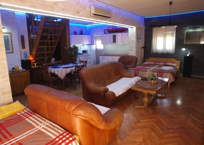 アパート And Dalibor *