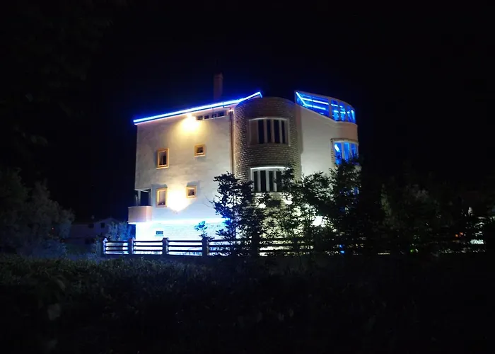 And Dalibor דירה